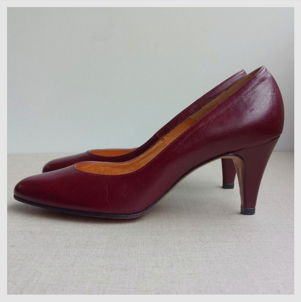 Bally Women US 6 Burgundy Leather Classic Pumps